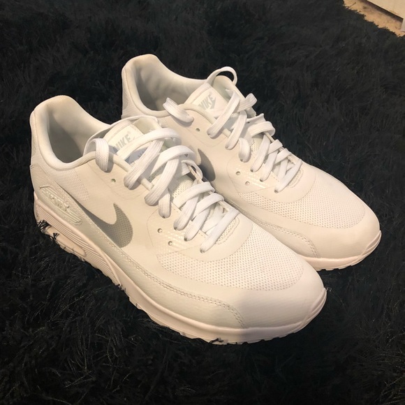 Nike Shoes - SHIPS TODAY! Nike Airmax!